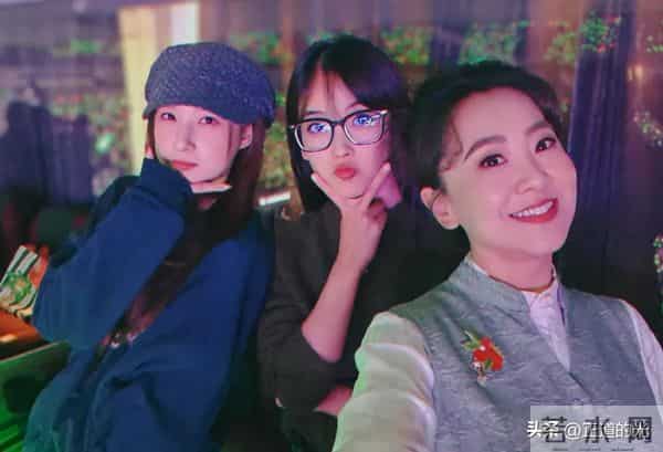 王冰冰面相变了 果然央视镜头才最能拍出自然美 和尼格买提看演唱会