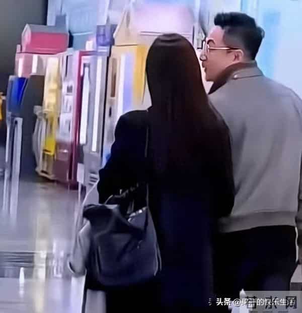 小菲回湾湾 带玥儿逛街吃松饼,玥儿小举动,透露她和筱梅真实关系