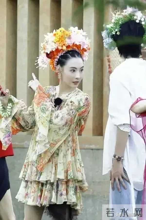 谢霆锋儿子Lucas现身马场，个子不高，肤色偏黑，侧颜像极了爸爸