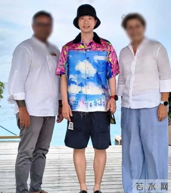 马龙一家海岛度假,夏露戴草帽甜笑似女星,他陪两儿子潜水超有爱