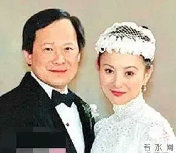 36岁嫁大17岁亿万富豪,入豪门后名声扫地,如今60岁依旧孤身一人