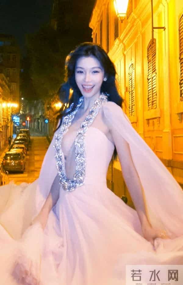 易梦玲尖叫之夜红毯造型