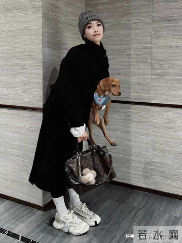 秋冬宋茜“酷飒松弛感+轻奢细节”万能穿搭｜皮革外套+豹纹裤