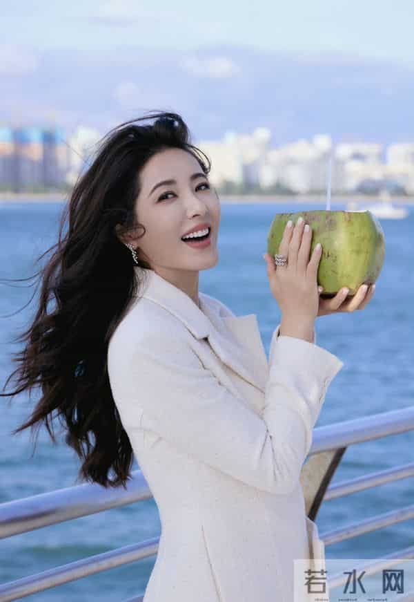 曾黎温婉明媚，岁月不败美人