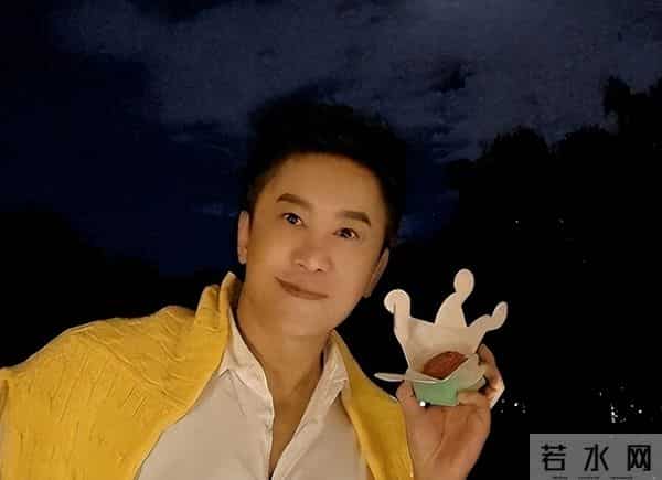 他8次上春晚,作死被捕,如今56岁无人问津,沦落到四处走穴