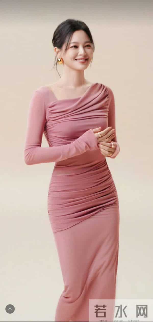 粉粉的辛芷蕾更有魅力