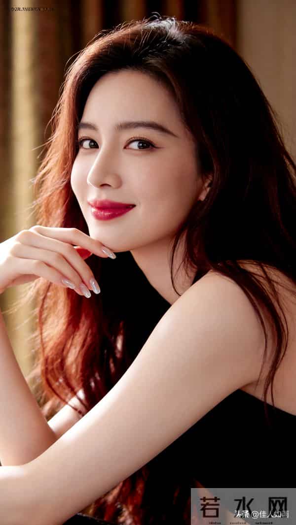 红棕长发配柔光灯，甜妹优雅气质藏不住