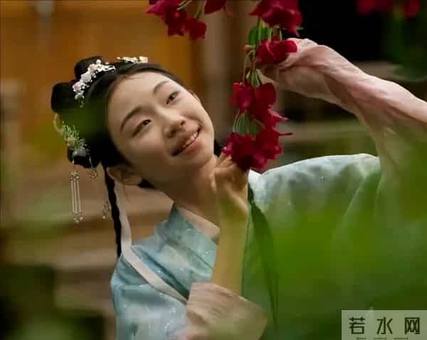 星三代来了！濮存昕宣传外孙女新剧，双目无神鼻孔外露，长相太普