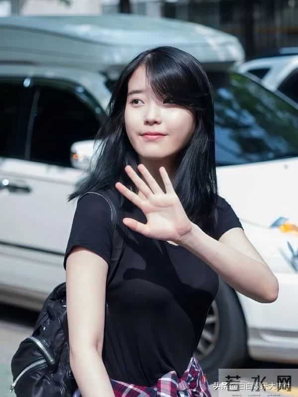 iu李知恩，若隐若现的iu身材真好。