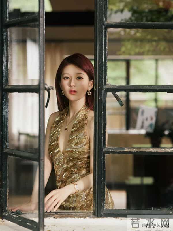 赵露思金色深V短裙 Rahul Mishra 2025春夏