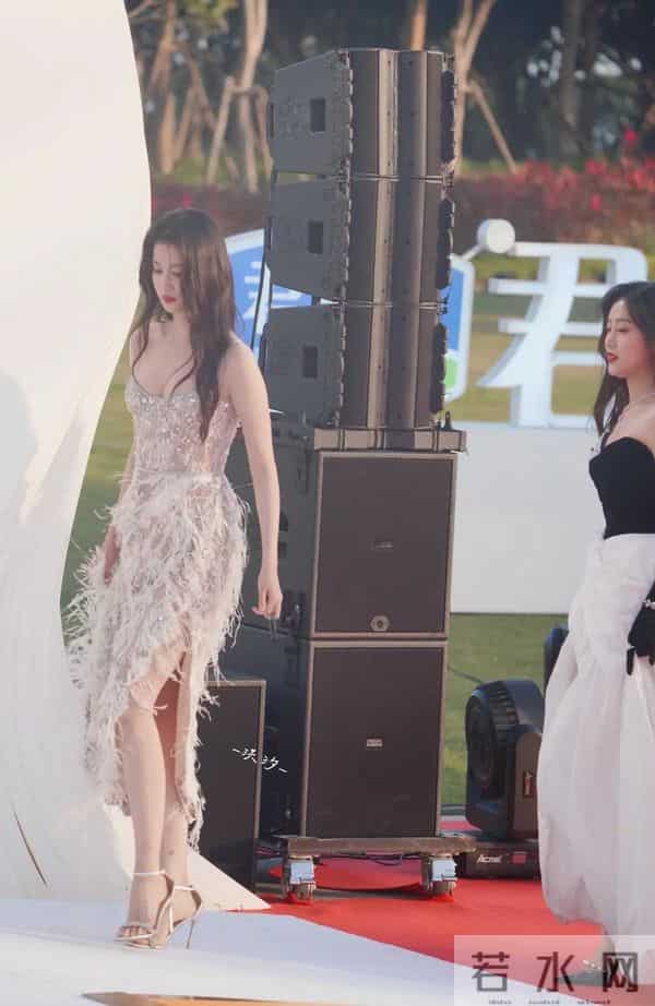 王楚然精选美图集:优雅的时髦感穿搭