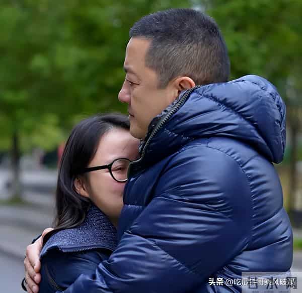 泪目！李亚鹏隐藏款女儿曝光，一句：这些年你不容易，走心了