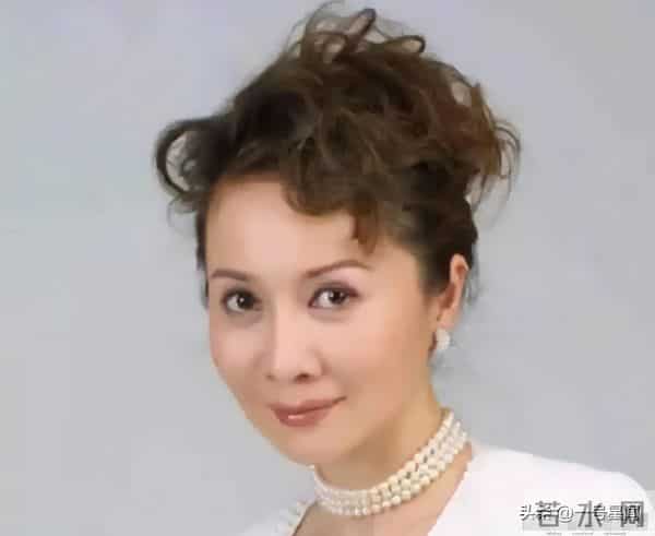 钱再多有什么用？64岁蔡明现状曝光，还是为自己的选择付出了代价