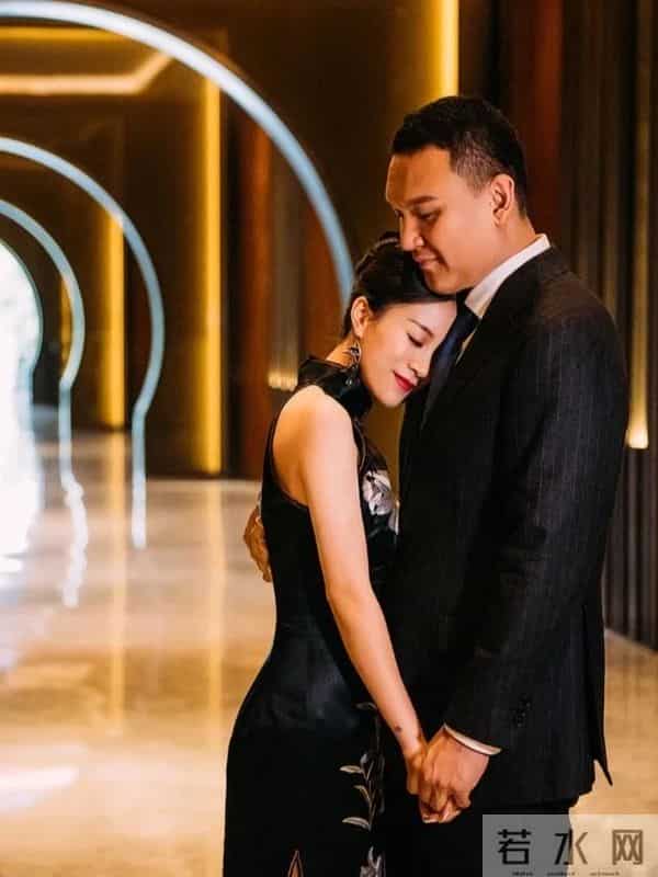 李嘉格官宣“姐弟恋”后续，前夫深夜发文已破防，评论区一片嘲讽