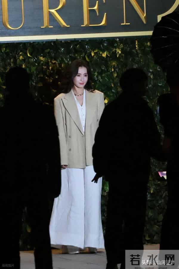 45岁张柏芝对峙前经纪人,4276万索赔背后,“谁是农夫谁是蛇”?