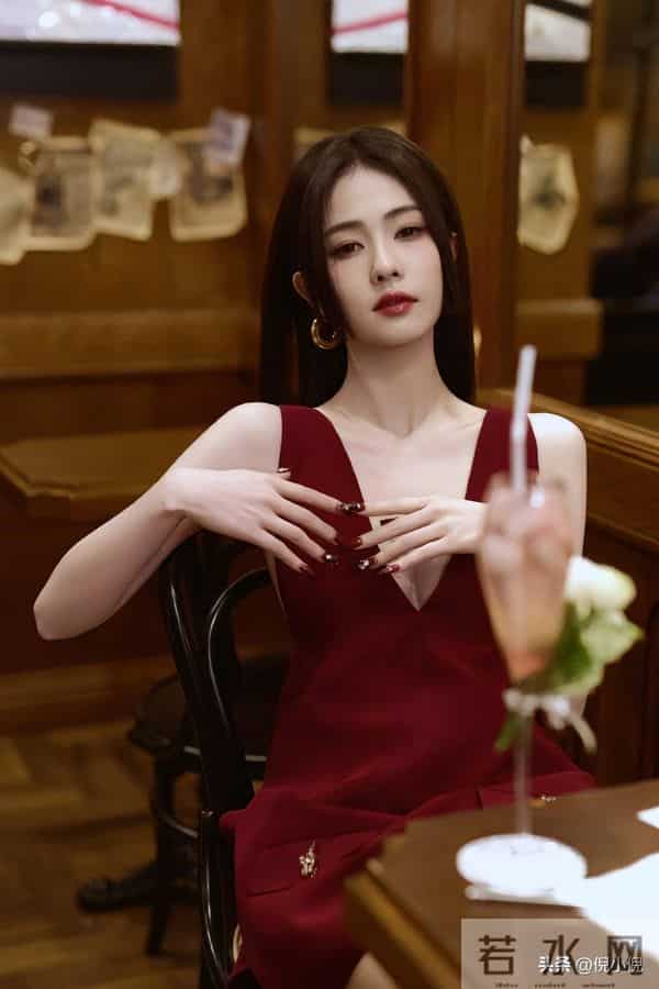 白鹿真的从头美到脚,不愧是惊艳之躯