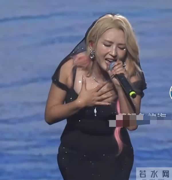 39岁何洁演唱会状态曝光，独自赚钱养4娃，二婚丈夫助力并不高