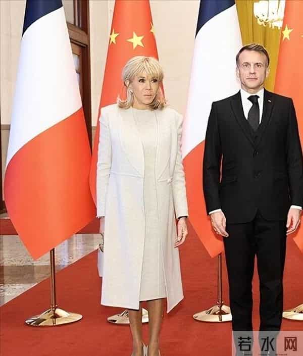 被72岁布丽吉特美到了，从北京到成都，全程踩高跟，少女身材绝了