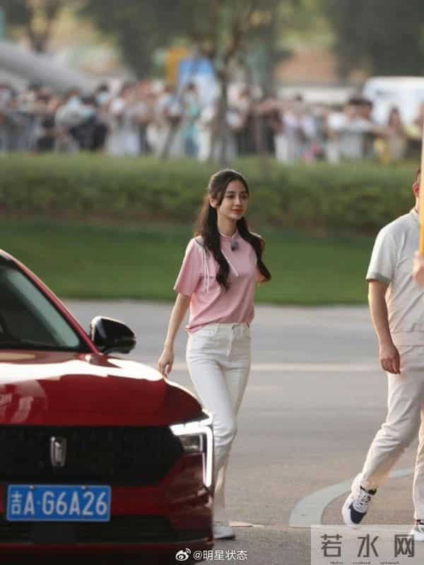 Angelababy生图真的好漂亮，唯独身材比例不太完美