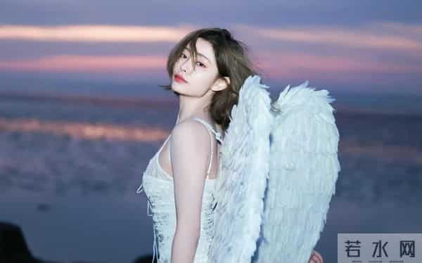 许佳琪天使的翅膀，柔美性感迷人！