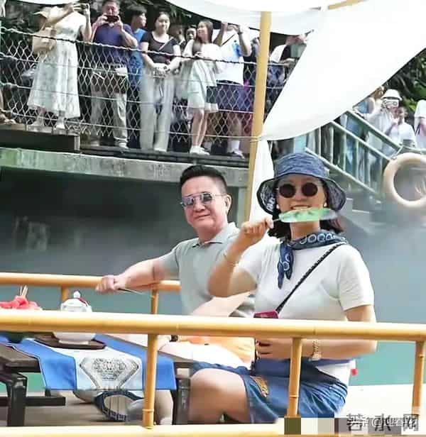 张志坚带老婆整骨美容,70岁年轻似50岁,夫妻相处超有爱