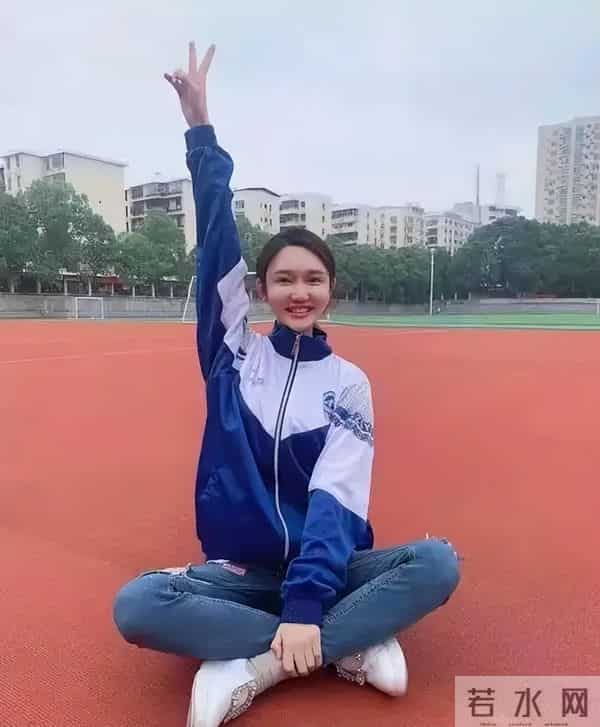 “主持人穷鬼”龙洋：没车没房，择偶标准高到离谱，35岁至今未婚