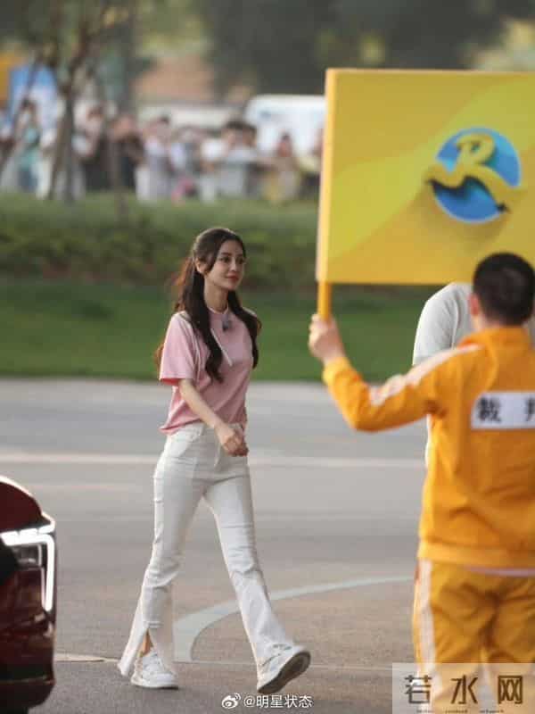 Angelababy生图真的好漂亮，唯独身材比例不太完美