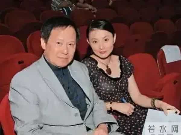 36岁嫁大17岁亿万富豪,入豪门后名声扫地,如今60岁依旧孤身一人