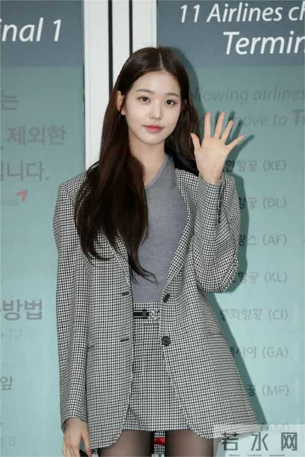 元气少女张元英黑丝穿搭美照