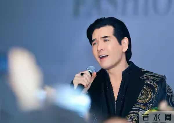 踹掉费翔，和林子祥结婚却分房睡的叶倩文，如今已走上了另一条路