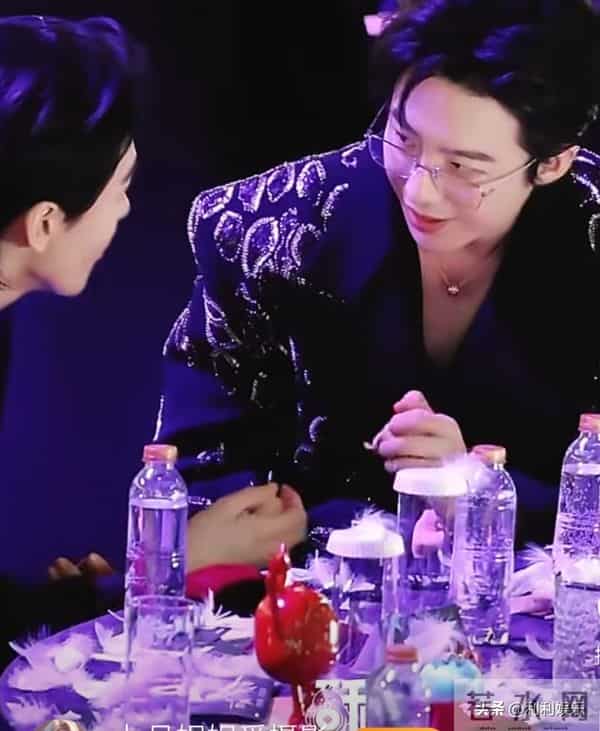 笑不活了 曾舜晞上脸名场面被刘宇宁追着调侃,友谊的小船说翻就翻