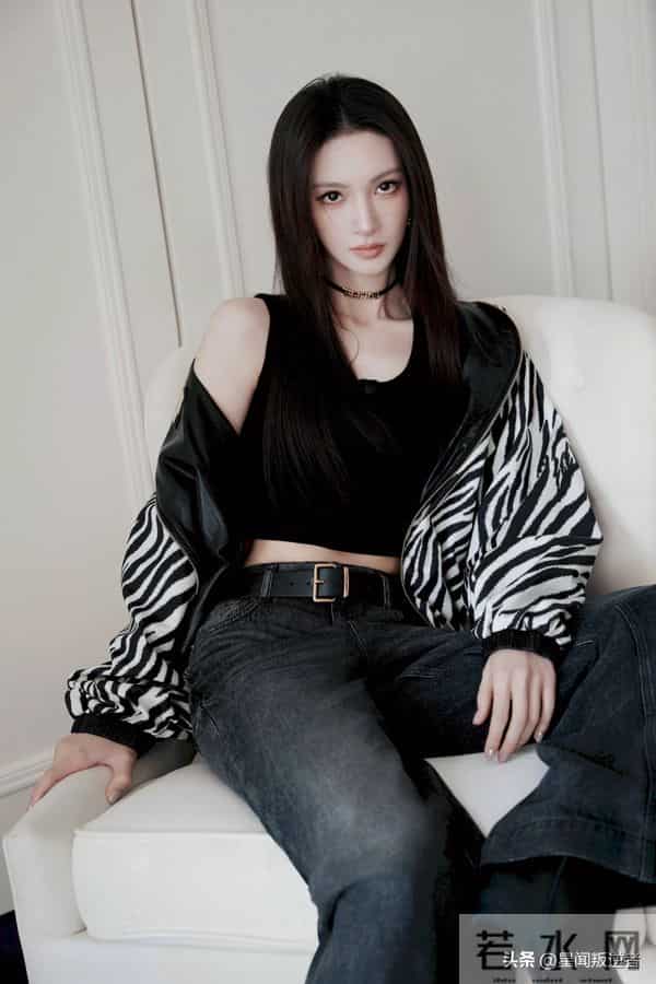 我的天，人间尤物金晨好A啊，吸睛酷感造型