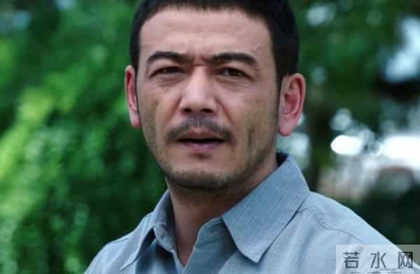 有娴熟的演技 还有俊朗的外表 杨烁有着与其年龄不符的淡然与稳重