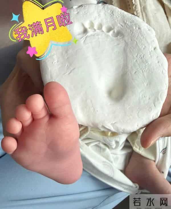 郭富城三胎女儿满月了!方媛抱着宝宝拍照温馨有爱