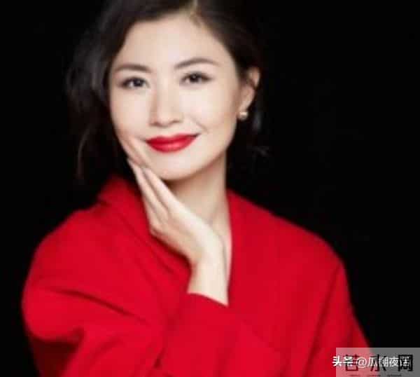 28岁从央视辞职，39岁全家移居日本，如今已经43的她后悔吗