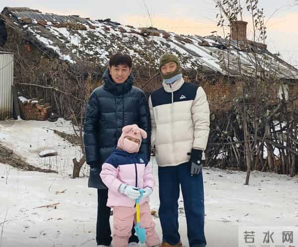沈晓阳的归来圆了亲爸抱孙子的愿望,一家四口返程,哥哥意外爆火
