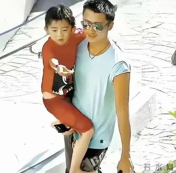 张柏芝大儿子现身马场,才18岁就已经有了人夫感,比谢霆锋稳重!