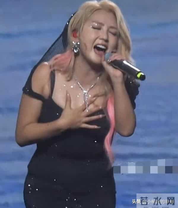 39岁何洁演唱会状态曝光,独自赚钱养四娃,二婚丈夫助力并不高