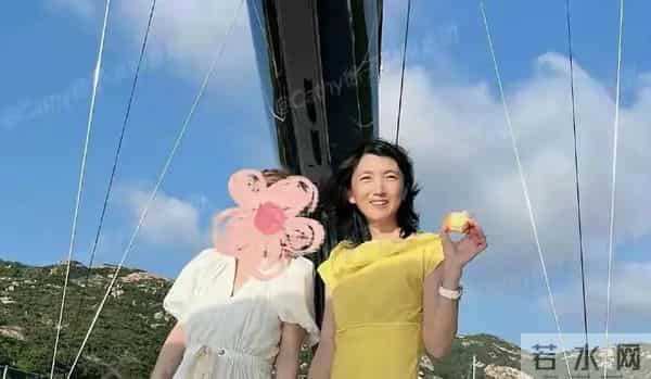 61岁李泽钜最新露面！头发花白比弟弟苍老太多，老婆和子女状态好