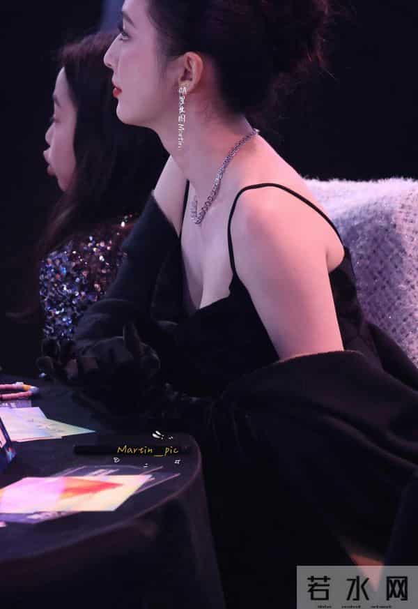 佟丽娅性感吊带写真美图