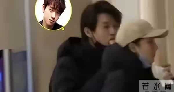 杨幂三次活动碰到魏大勋,每次都偷瞄男方,她为何会显得意难平?