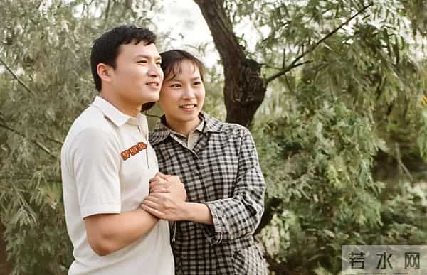 奚美娟主演的《闪光的心灵》那时的她还有着婴儿肥 扎着小马刷 纯朴