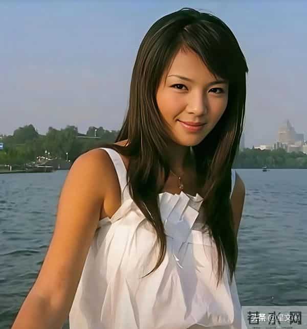 47岁刘涛国外度假心情大好 晒美照 身材迷人又显年轻