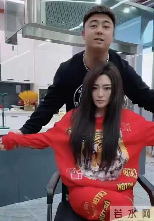 刘程离婚后，新搭档曝光温婉漂亮，两人默契十足，女方母亲很中意