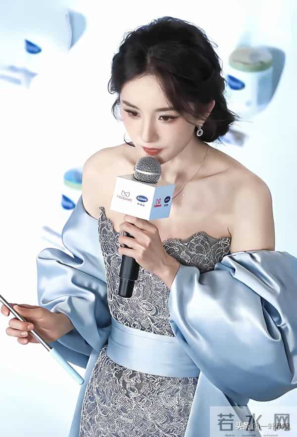 杨幂的横看成岭侧成峰