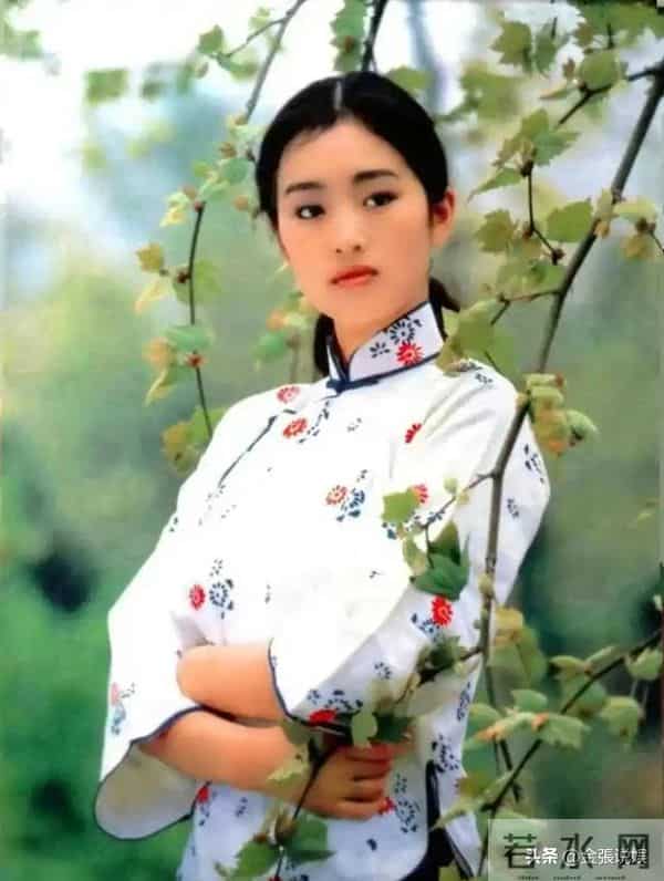 恩爱了6年,76岁的法国老公衰老萎缩,59岁的巩俐正绚烂如花