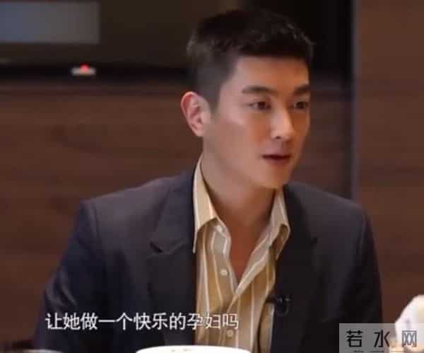 45岁霍思燕现身机场，貂皮配皮靴子老土显矮，杜江打扮的像个大爷