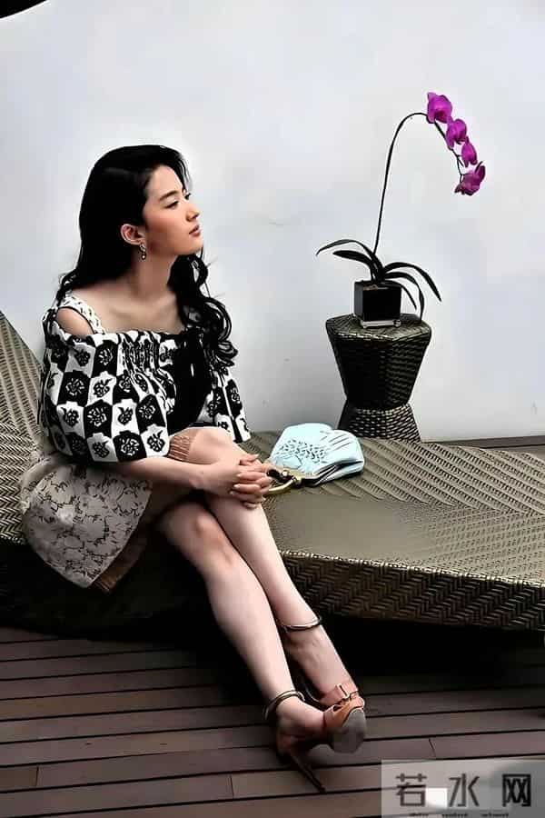 刘亦菲美腿绝了 神仙姐姐的腿真是“人间艺术品”，身材也这么能打