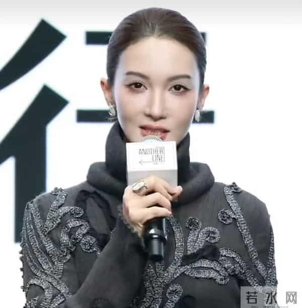 太尴尬！金晨回应医美热搜，直言自己化妆太难看，却难掩嘴歪事实