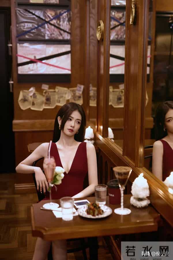 白鹿真的从头美到脚,不愧是惊艳之躯